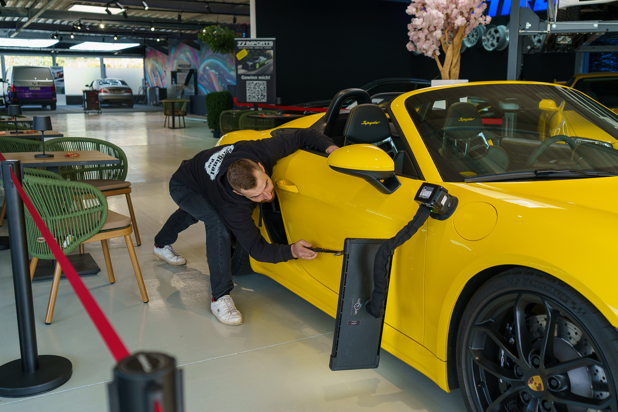 Dellen Entfernung Porsche Spyder Dellen und Beulendoktor in Jüchen, Grevenbroich, Neuss, Mönchengladbach, Heinsberg und Erkelenz schnell, zuverlässig, transparent und nachhaltig